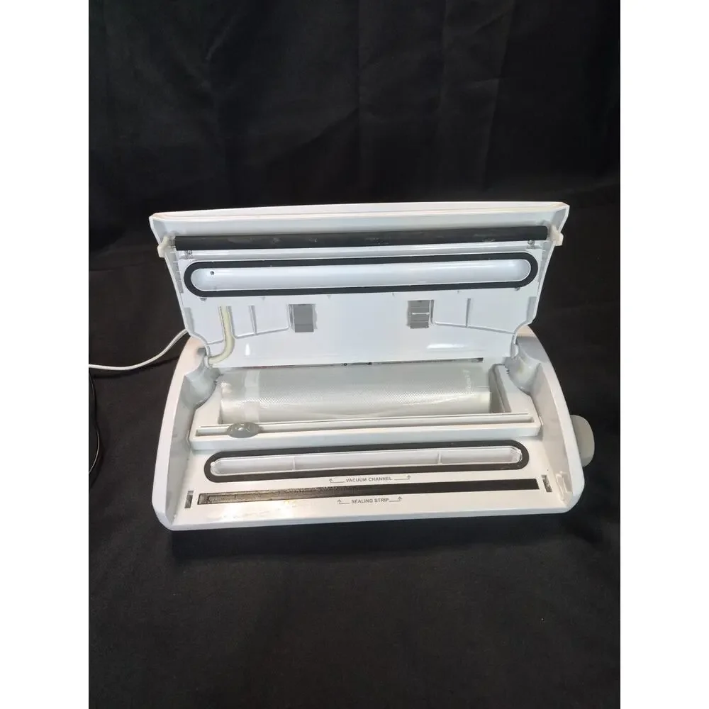 FoodSaver V2490 Advanced Design Vacuum Food Sealer System With Bags. Works Great